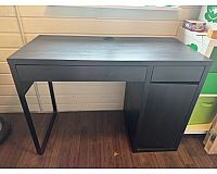 Schwarzer Ikea Schreibtisch