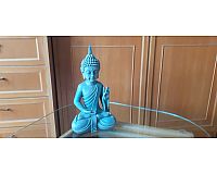 Budda auf Glas-Tisch