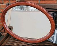 Spiegel mit Holzrahmen oval