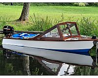 Motorboot Unikat mit Mahagohnideck 15 PS Motor und Trailer
