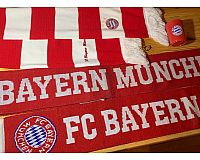 FC Bayern München Fanartikel Schal und Becher