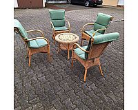 Jutlandia Rattan Stühle mit Tisch und Auflagen