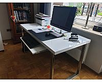 Schreibtisch ( ohne die darauf befindlichen sachen)