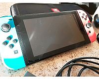 Nintendo Switch Konsole + Tasche sehr guter Zustand
