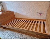 Biete ein Baby-/Kinderbett aus Massivholz; Maße 70x140 cm