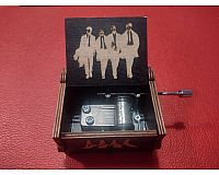 Spieluhr The Beatles aus Holz schön graviert spielt " Let it be"