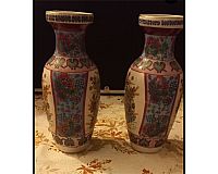 2 schöne Porzellan Vase .