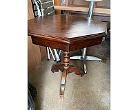 Vintage Holztischchen mit gedrechseltem Fuß
