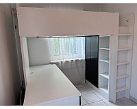 Hochbett mit Schreibtisch und Regalen Ikea (STUVA heute SMÅSTAD).