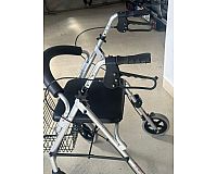 Rollator mit klappbaren Rollstuhl