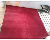 Hochflor Teppich in Bordeaux Rot mit Wellenmuster