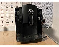 Kaffeevollautomat Jura in schwarz