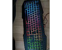 Tastatur, Maus, Headset mit Licht in verschiedenen Farben einstel
