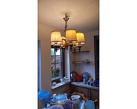 Biete eine Lampe fürs Wohnzimmer aus Metall mit Stoffschirmen an