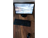 PC Monitor ASUS mit Tastatur und Maus