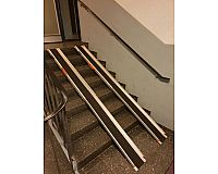 Rollstuhlrampe angepasst an Treppenstufen