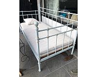 Ikea Bett 90 × 2 mit Lattenrost und Matratze