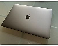 MacBook Pro 13" 8 GB Arbeitsspeicher 512 GB Laufwerk space gray