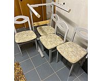Ausziehbarer Tisch mit 4 Stühlen