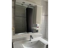 Badezimmer Spiegel und Unterschrank+Waschbecken