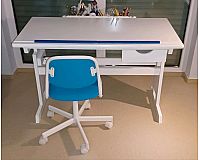 Schreibtisch höhenverstellbar mit Stuhl