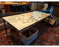 Tisch mit Marmorplatte 70er zu verschenken
