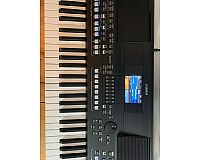 Yamaha PSR-SX 600 / Keyboard / neu